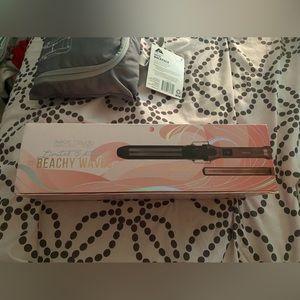 NEW Almost Famous Limited Edition Beachy Waves 2pc set